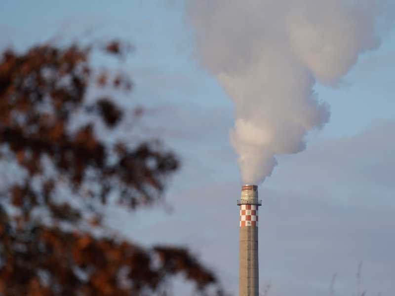 La ciminiera di una centrale elettrica a gas (Getty Images)
