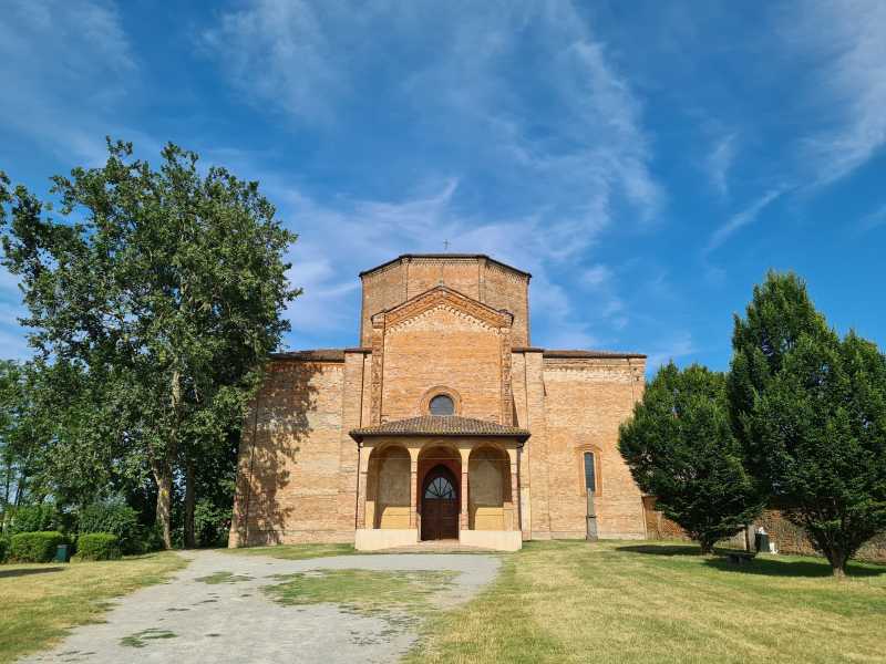 &nbsp;La chiesa di<strong>&nbsp;s</strong>anta Maria in Bessanoro (Wikipedia)