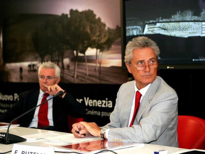 L'allora ministro per i Beni Culturali Francesco Rutelli, fondatore del Soft power Club, nel 2007 (Ansa)