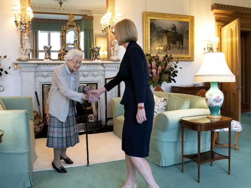 La prima mossa di Liz Truss è un tetto alle bollette. Il nuovo governo inglese