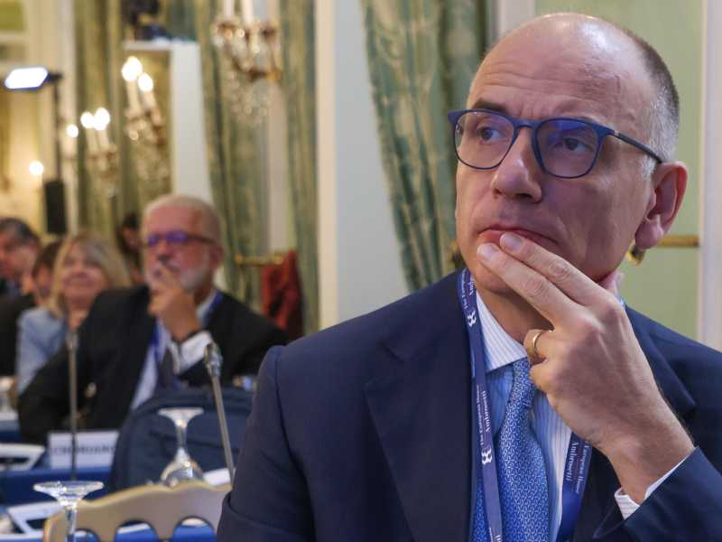 Il segretario del Pd Enrico Letta durante il Forum Ambrosetti a Cernobbio (Ansa) <br />