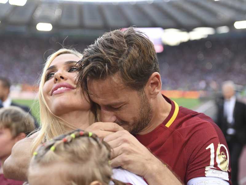 Totti&Ilary, sceneggiato perfetto di stereotipi ambulanti