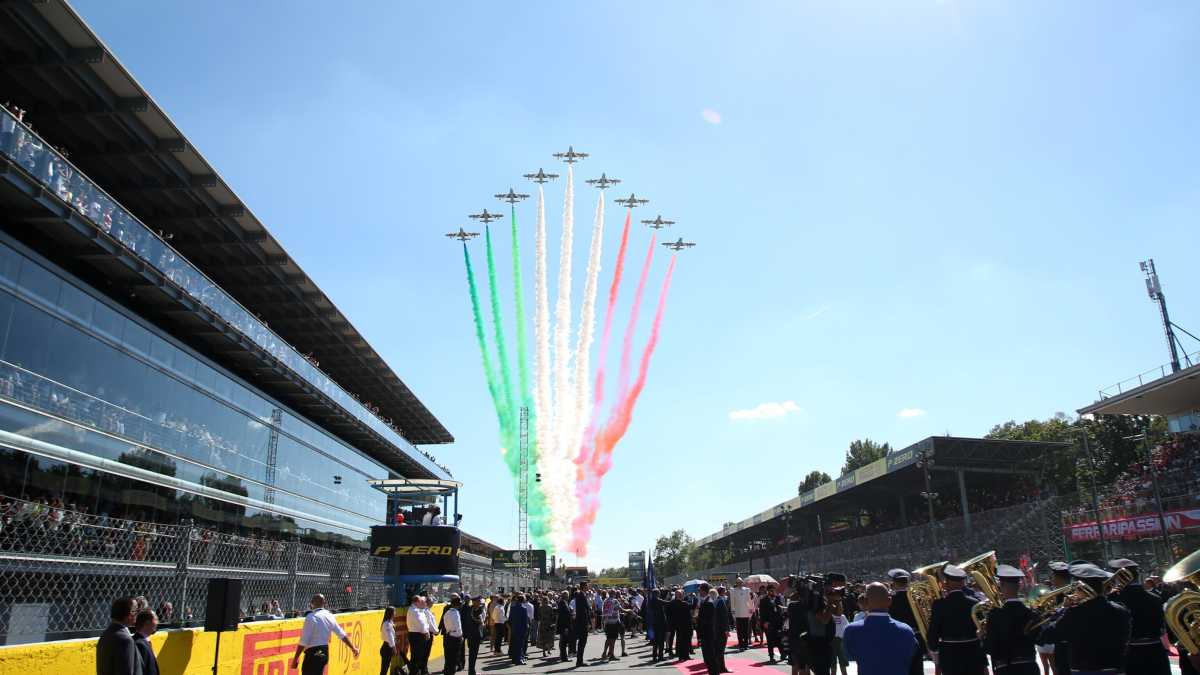 Immagine di Vettel e il pulmino di Letta