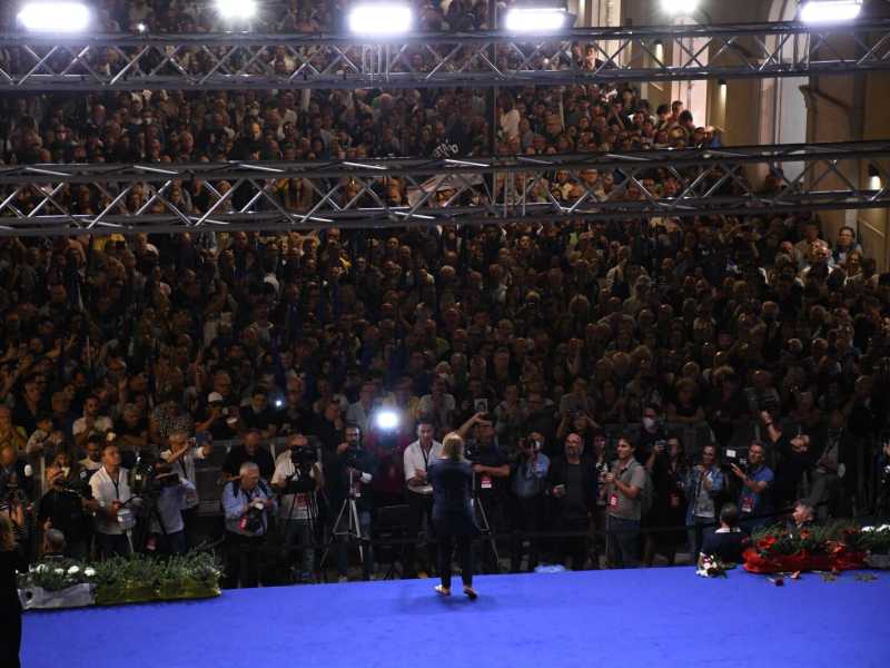 Il vento di destra della Meloni a Bari, con cambio di rotta sul Reddito di cittadinanza