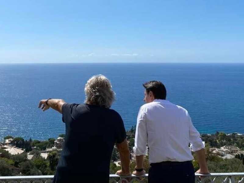 Conte e Grillo, foto della pace. Ma il Garante non sarà a Roma per l'evento del M5s