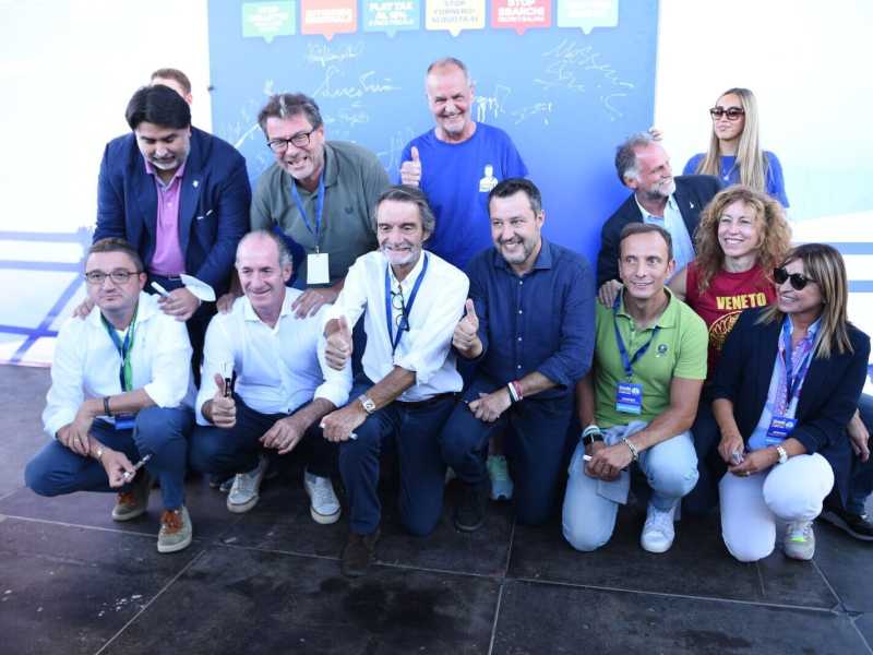 Zaia, Fedriga e Giorgetti si dimenticano di citare Salvini dal palco di Pontida