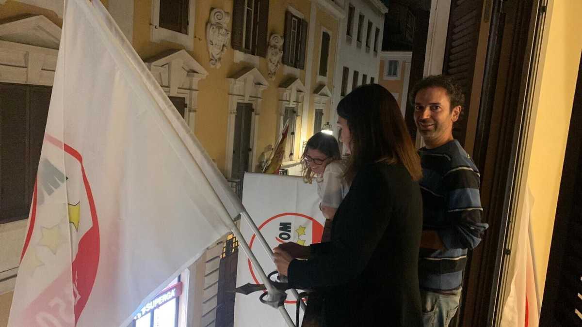 Immagine di Il M5s puntella il Pd con 16,5 per cento dei voti. Cori da stadio al comitato