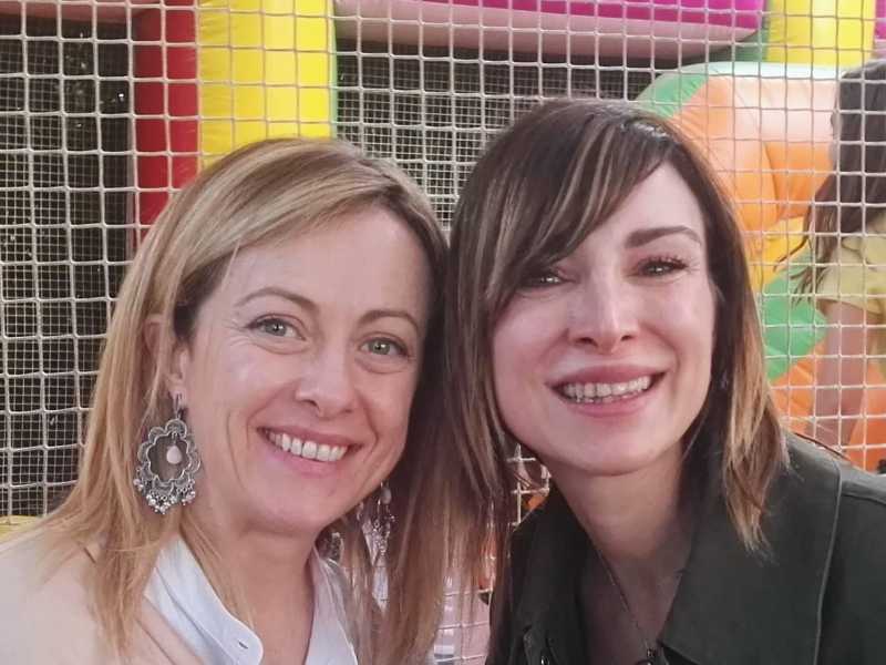 Rachele Mussolini: "Con Meloni ci scrolliamo di dosso mio nonno"