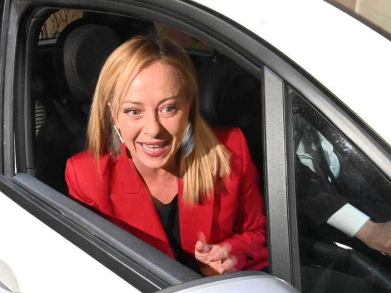 Meloni tra caro bollette e umori della Ue: "Che dice Ursula?"