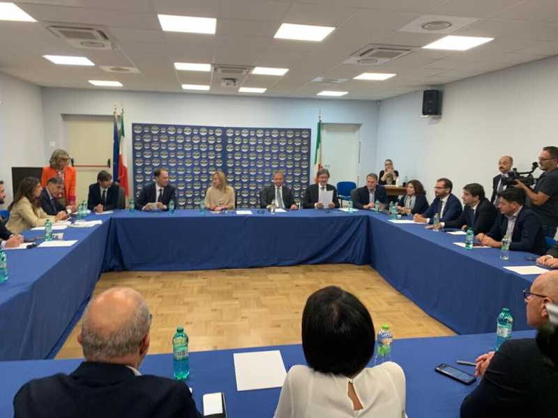 Meloni vede i vertici di FdI. Rampelli: "Salvini al Viminale? Chiedere non costa nulla"