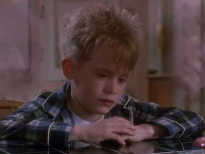 Kevin McCallister (Macaulay Culkin) in una scena del film Mamma, ho perso l'aereo <br />