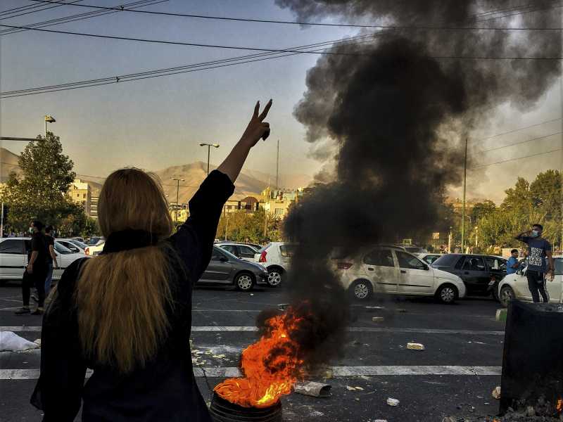 L'Iran, il regime che celebrava i propri martiri e ora uccide i propri figli