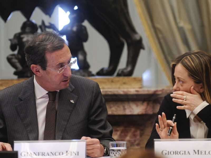 I consigli di Fini a Meloni e il tour della premier: ecco l'Air force Giorgia