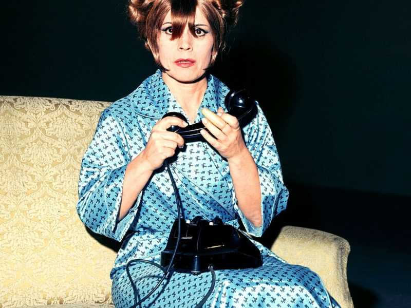 Franca Valeri in uno dei suoi sketch al telefono, in una foto d&rsquo;archivio Olycom&nbsp;<br />