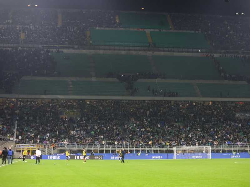  La curva nord di San Siro sabato scorso (foto Ansa)