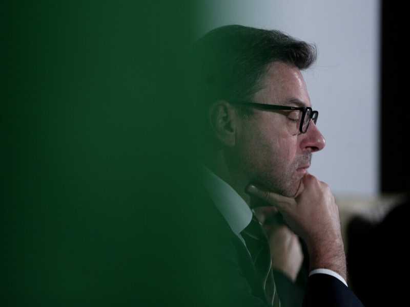 Airport Giorgetti. Riapre la trattativa Ita e cita Einaudi. Nelle sue smorfie c'è già la manovra