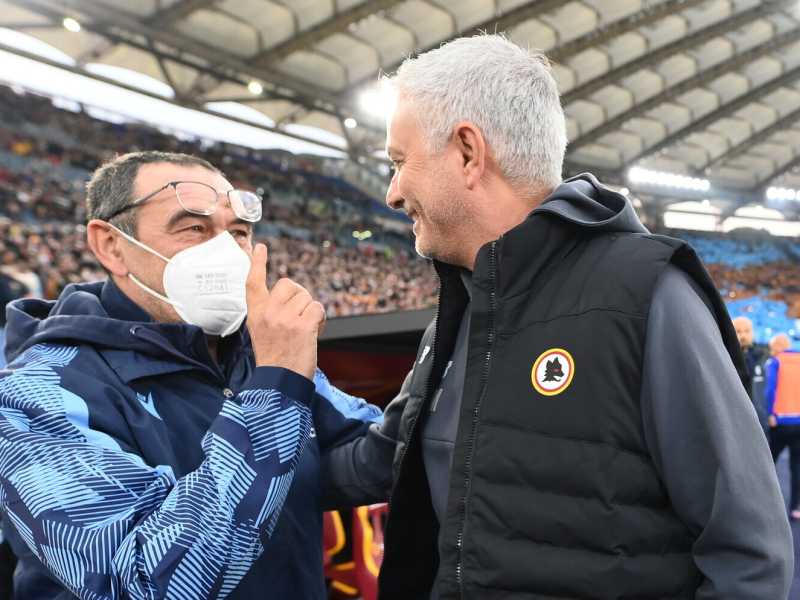 Maurizio Sarri e Jos&egrave; Mourinho (LaPresse)