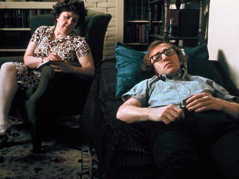 Woody Allen sul lettino dello psicoanalista nel “Dittatore dello stato libero di Bananas”, 1971 <br />