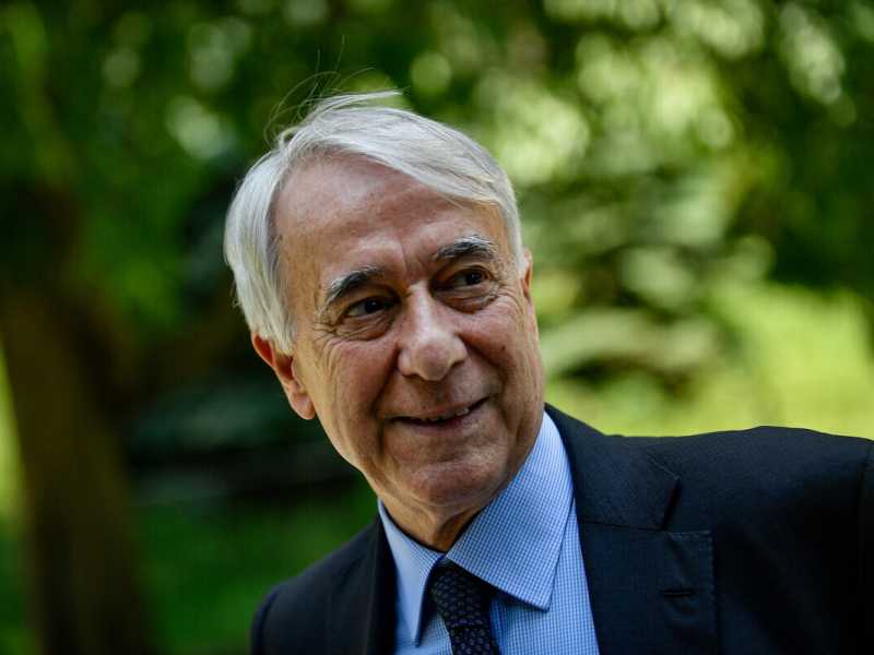 Il Pd in Alfetta. La gara lombarda per non candidarsi. Pisapia tallonato. Cottarelli ormai in garage