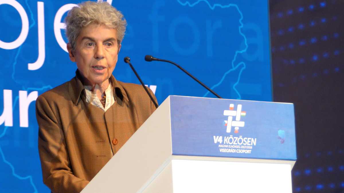 Immagine di "Ci troviamo sull'orlo di un nuovo secolo buio". Chantal Delsol spiega la fine della cristianità
