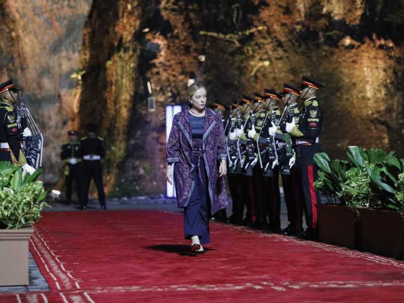 Giorgia meloni alla cena di benvenuto durante il vertice del G20 a Bali (LaPresse) <br />