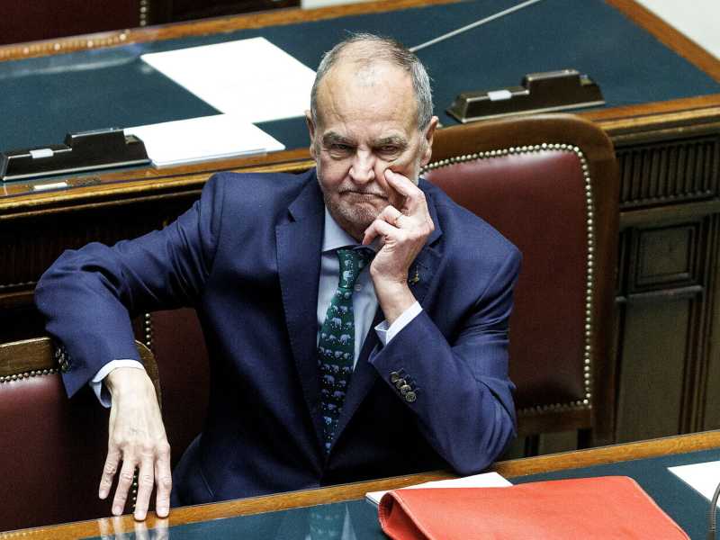 Calderoli accelera sull'autonomia e manda in tilt sia FdI sia il Pd