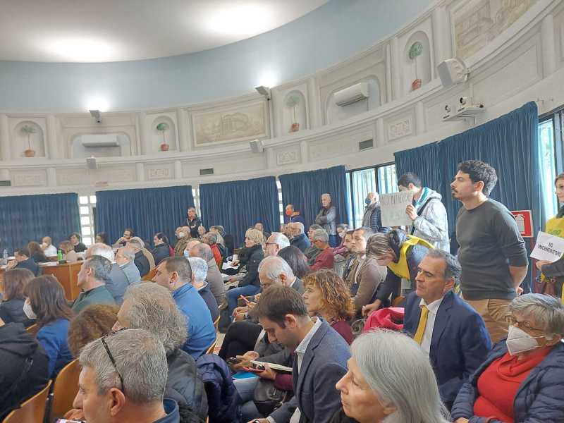 Da Raggi a Rampelli, tutti fanno campagna elettorale contro il termovalorizzatore