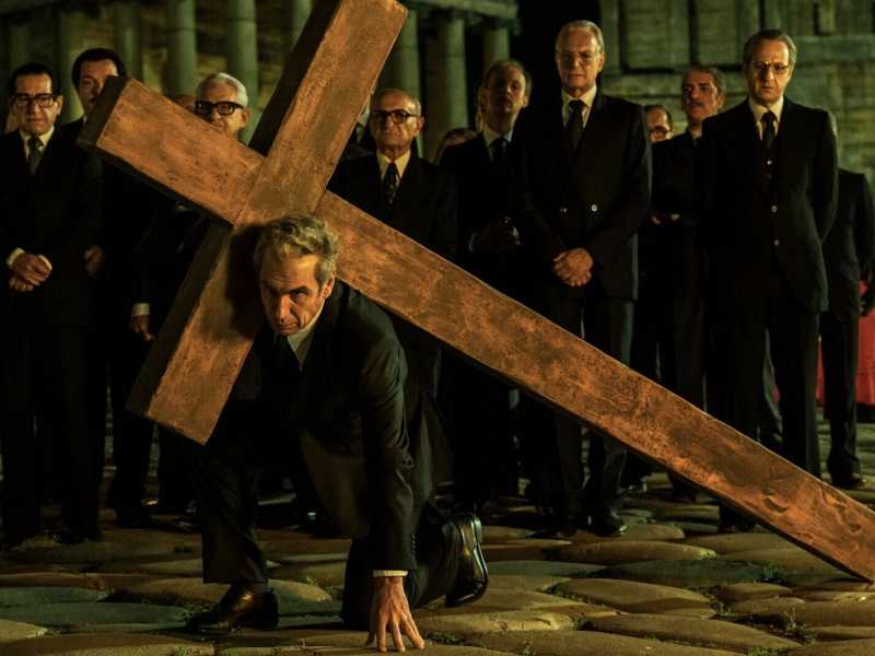 Fabrizio Gifuni &egrave; Aldo Moro in &ldquo;Esterno notte&rdquo; di Marco Bellocchio andato in onda su Rai 1 in tre episodi il 14, 15 e 17 novembre&nbsp;<br />