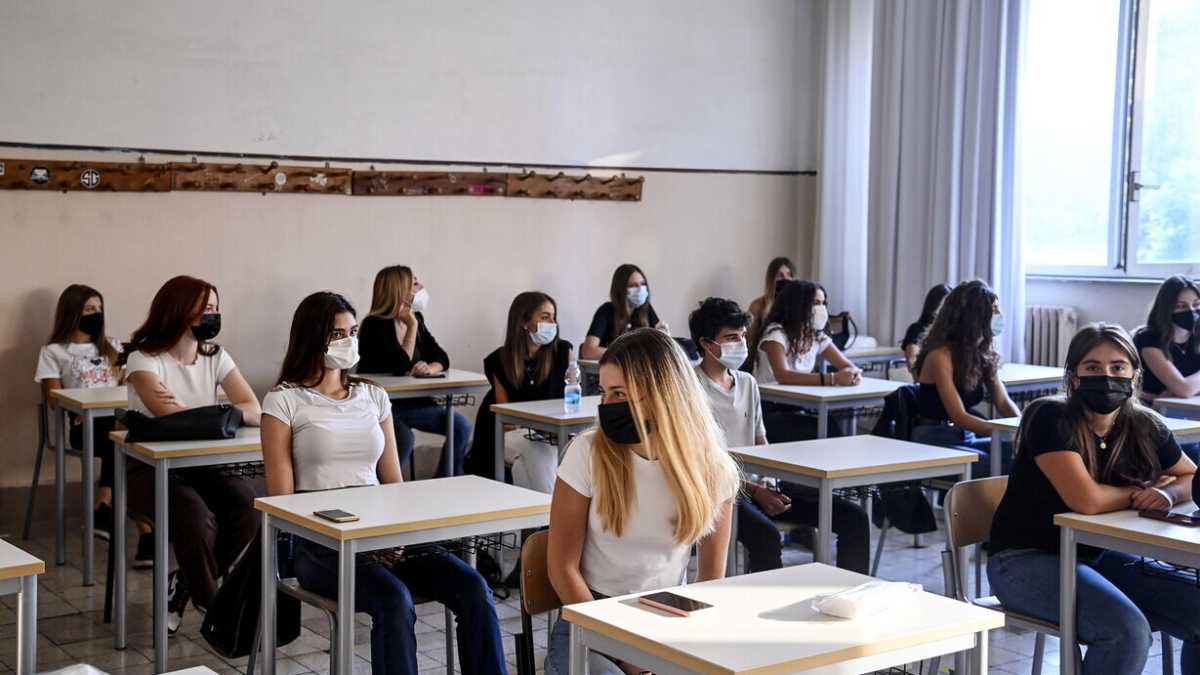 Immagine di Contro la società del “18 politico”