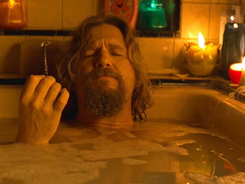 Jeff Bridges in una scena di Il grande Lebowski (The Big Lebowski), film del 1998 diretto da Joel ed Ethan Coen&nbsp;<br />