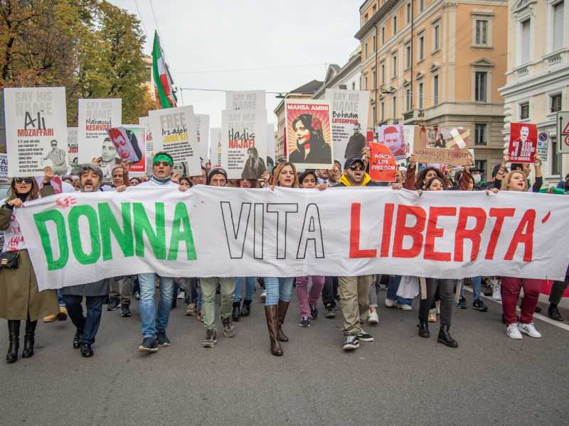 Corteo in Corso Venezia Donna Vita Libert&agrave; a favore della protesta iraniana (LaPresse)&nbsp;<br />