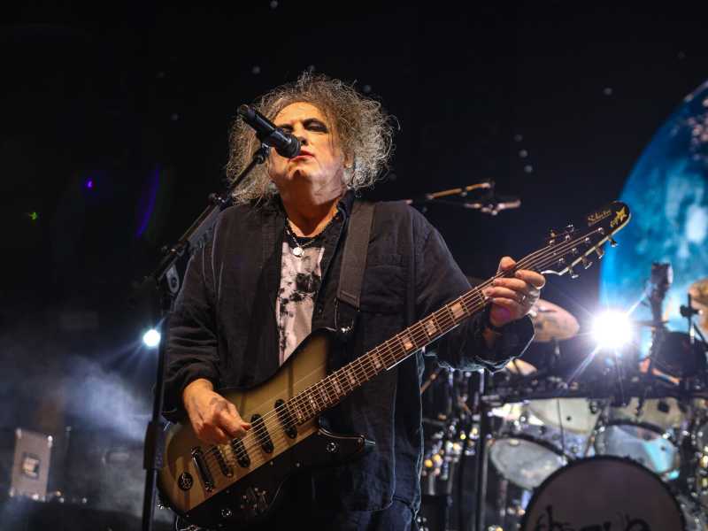 Robert Smith in concerto a Bologna (LaPresse)