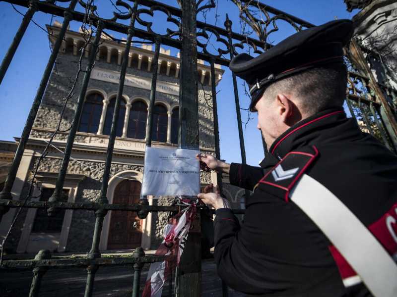 I carabinieri al Poligono di tiro di Tor di Quinto (Foto ANSA/ANGELO CARCONI)&nbsp;<br />