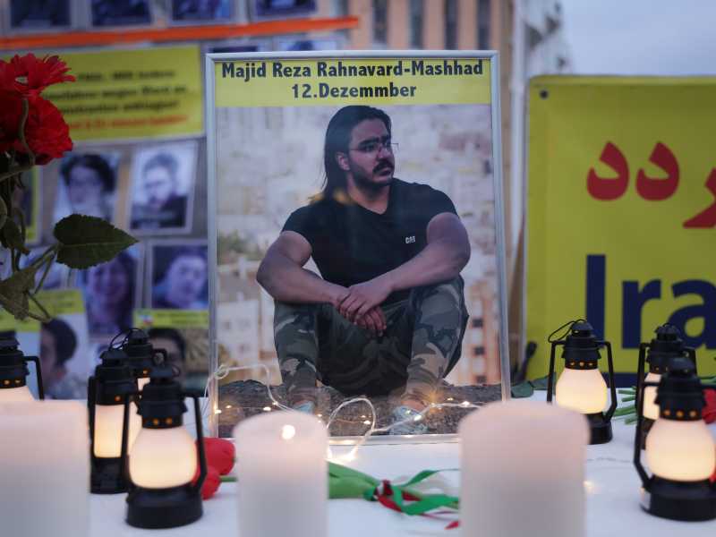 Iraniani espatriati a Berlino protestano contro le esecuzioni del regime (foto di Sean Gallup/Getty Images)&nbsp;<br />