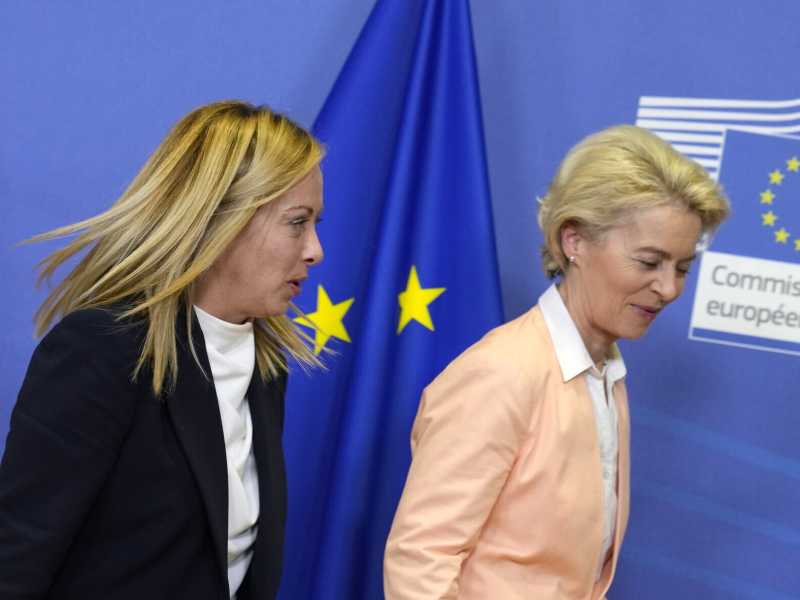 Per il Pnrr la Meloni pensa a un "decretone" di fine anno. Ma la furbata non convince Bruxelles
