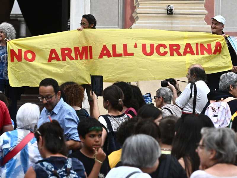 Manifestazione per la Pace a Genova, giugno 2022 (Ansa) <br />