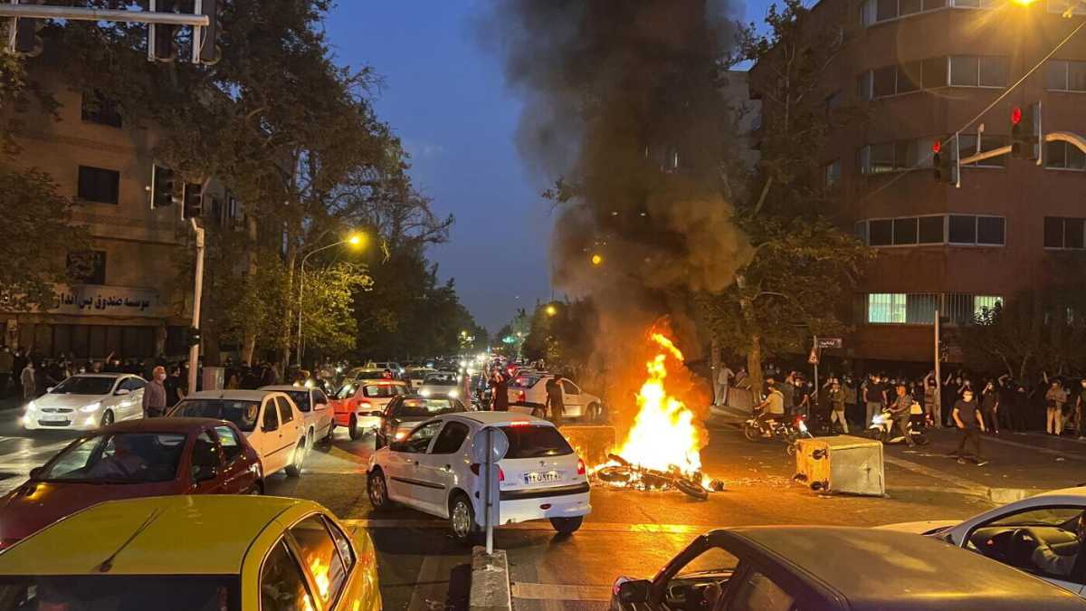 Immagine di Il regime iraniano soffoca le proteste nelle celle e frugando nelle vite online dei manifestanti