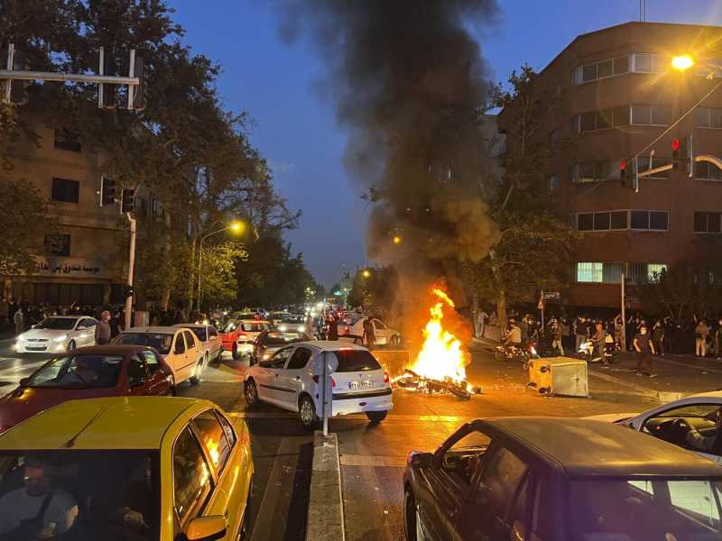 Il regime iraniano soffoca le proteste nelle celle e frugando nelle vite online dei manifestanti