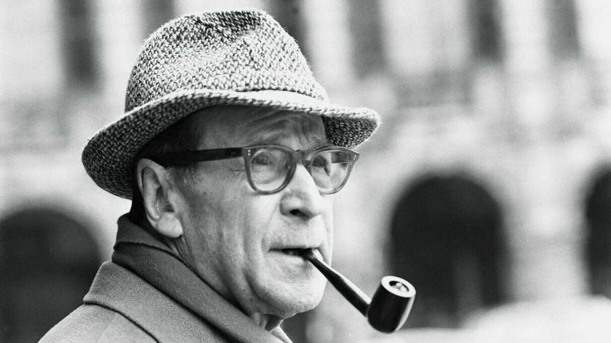 Immagine di Simenon, antipatico e stakanovista, ma con l’Humanité in tasca