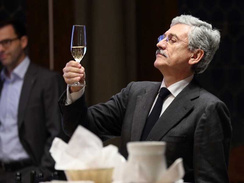 La madeleine natalizia di D'Alema vignaoiolo tra l'Umbria a la Cina