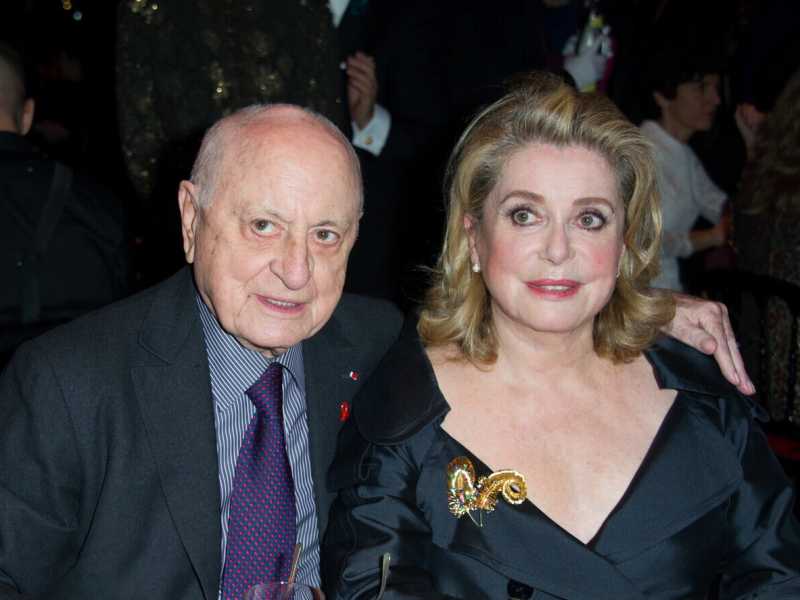 Pierre Bergé e Catherine Deneuve a Parigi nel 2015 (Olycom)