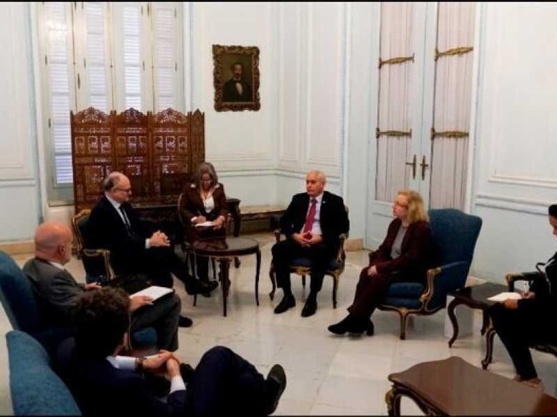 Il misterioso Capodanno di Gualtieri a Cuba. Il Comune: "Tutto a spese del sindaco"