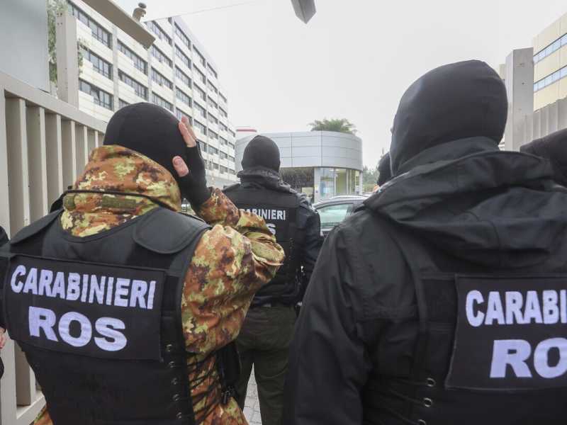 I carabinieri in azione durante l'arresto di Mattia Messina Denaro (Ansa)