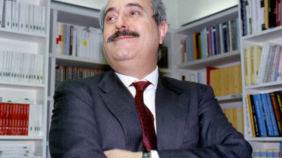 Immagine di Rileggere Falcone contro l’antimafia della chiacchiera e dei complotti