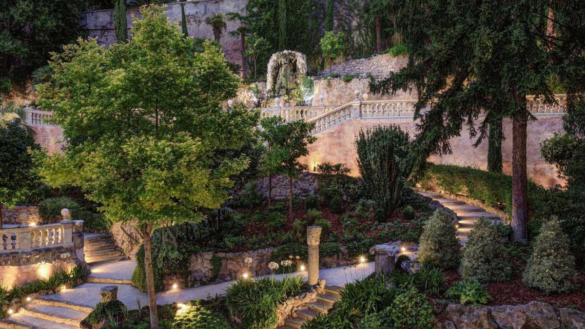 Immagine di Il De Russie taglia le luci, brillano quelle di “Call My Agent” e si omaggiano i fratelli Campana