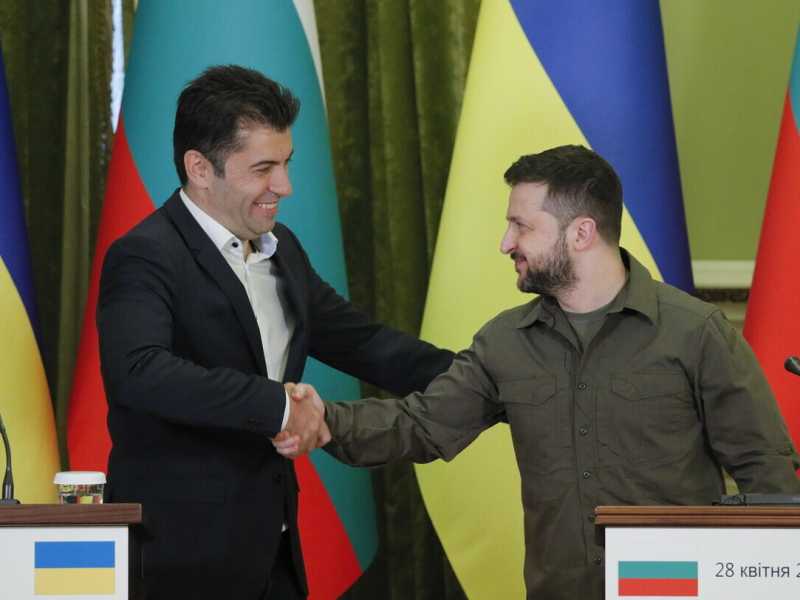 L'ex premier bulgaro Kiril Petkov e Volodymiyr Zelensky (Ansa)&nbsp;<br />