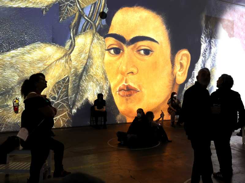 La mostra immersiva di Frida Kahlo a San Francisco nel 2022 (foto di Justin Sullivan/Getty Images)&nbsp;<br />
