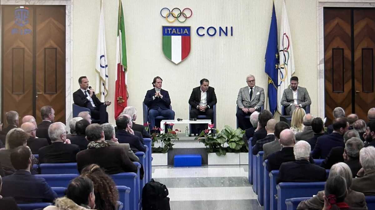 Immagine di Allenare l'azzurro. Metti una mattina con Mancini, De Giorgi, Campagna e Pozzecco