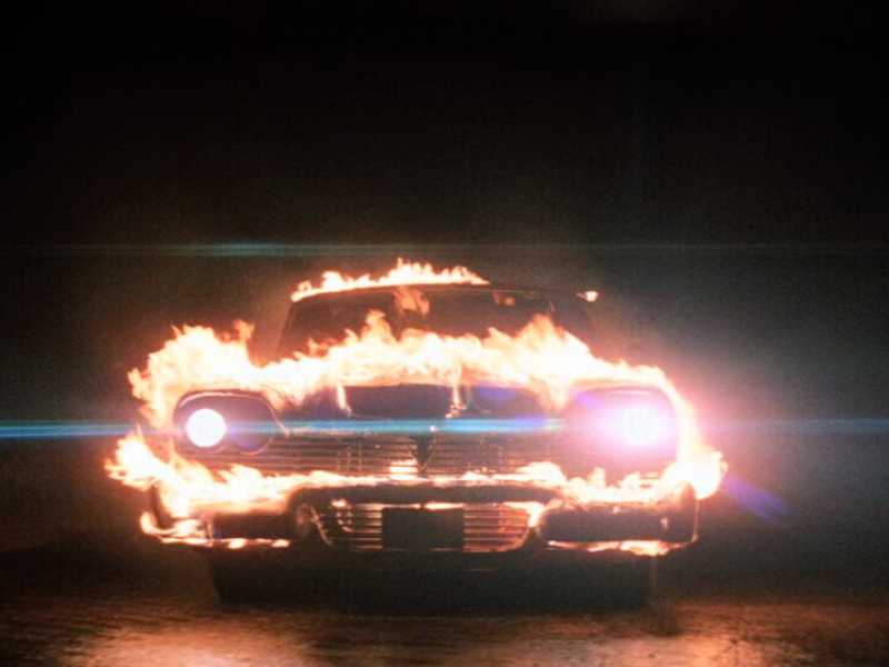 “Christine, la macchina infernale”, di John Carpenter: una Fury del '57 vive di vita propria, uccide, si rigenera se distrutta<br />