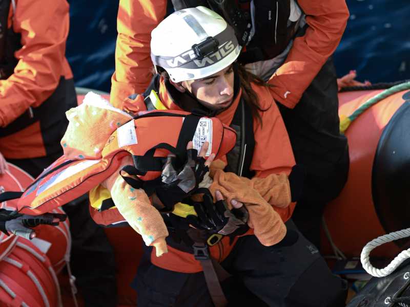 Il salvataggio di stamattina compiuto da Geo Barents (foto: Msf)